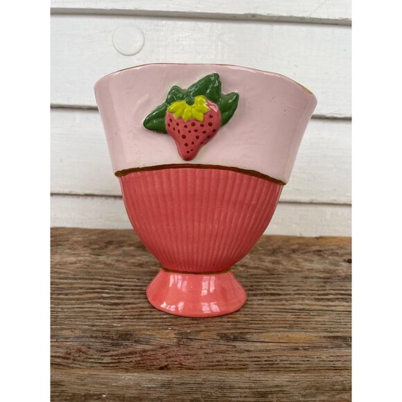 Vintage 1960s Red wing Pottery Fan Vase Strawberry Embellished Retro - Picture 12 of 13